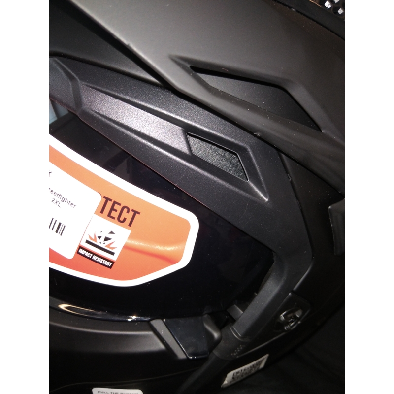 Motociklistička kaciga MT Streetfighter SV Solid black mat - II. kvaliteta