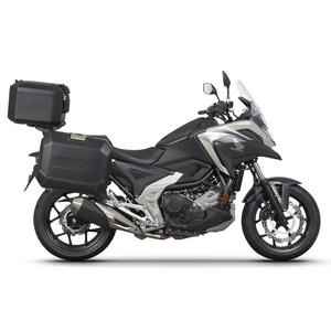Kompletní sada černých hliníkových kufrů SHAD TERRA BLACK , 48L topcase 36L/36L boční kufry, včetně montážní sady a plotny SHAD HONDA NC 750 X 2021-