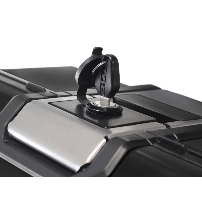 Kompletní sada černých hliníkových kufrů SHAD TERRA BLACK , 37L topcase 47L/47L boční kufry, včetně montážní sady a plotny SHAD SUZUKI DL 650 V-Strom