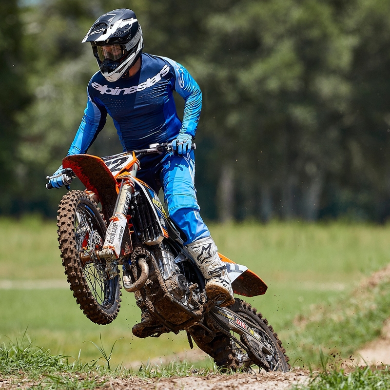 Motocross kaciga Alpinestars Supertech S-M10 Ampress mat crno-bijela