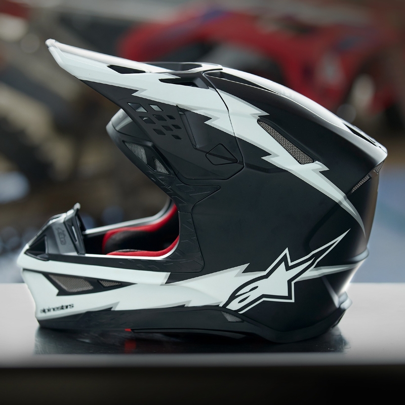 Motocross kaciga Alpinestars Supertech S-M10 Ampress mat crno-bijela