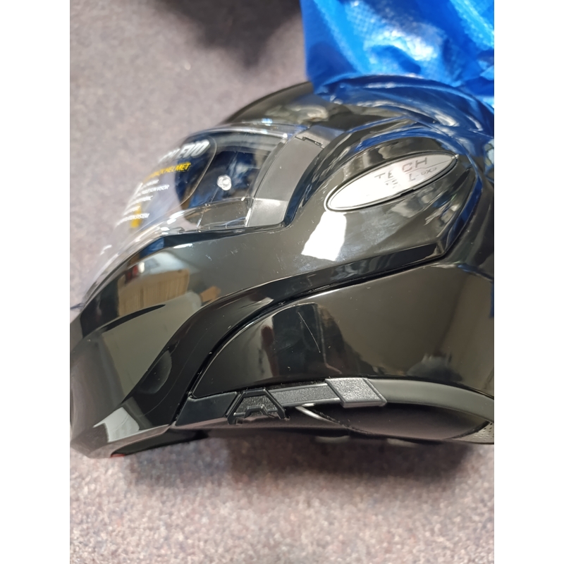 Preklopna kaciga Scorpion EXO-TECH EVO crna sjajna - II. kvaliteta