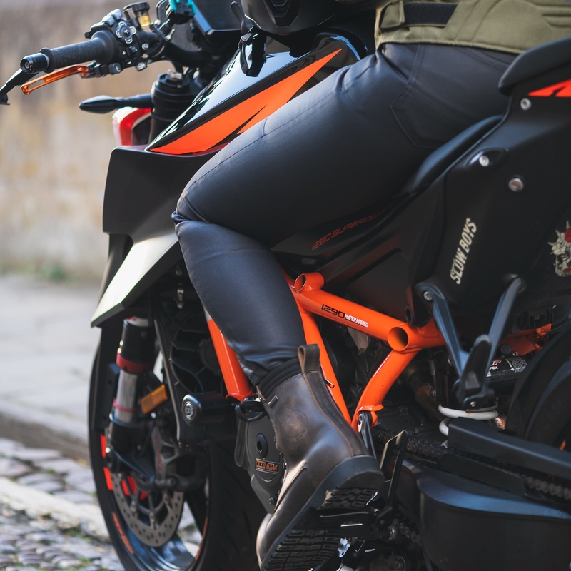 Ženske skraćene motociklističke traperice Jeggins AA odobrene od Oxforda, crne