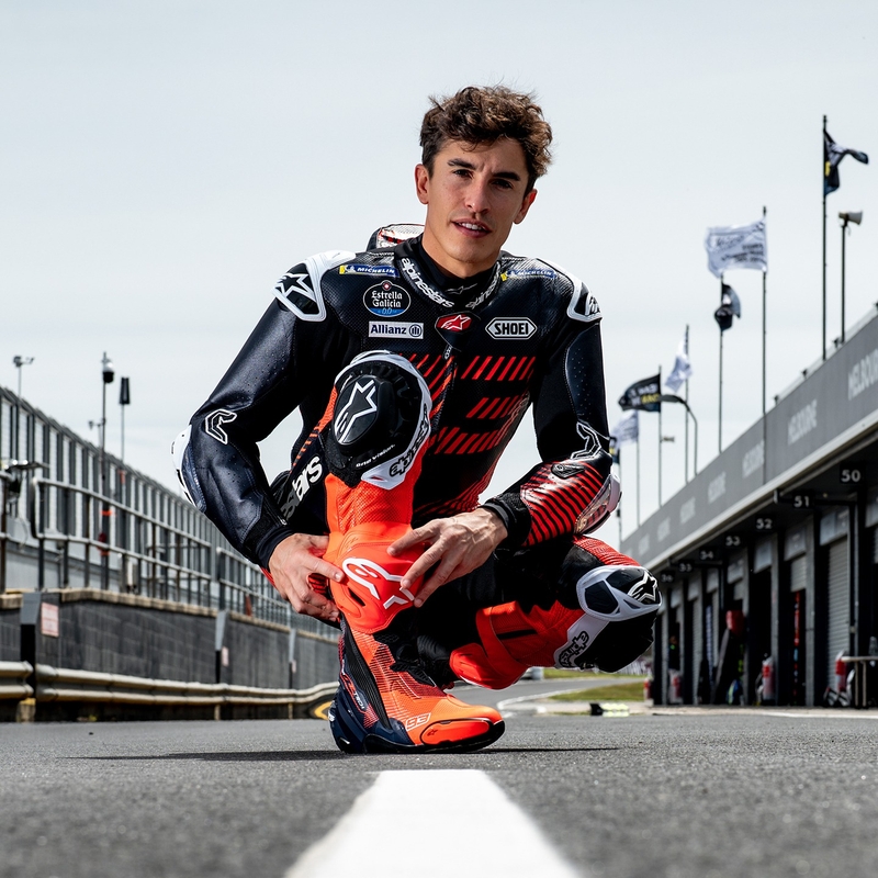 Motorističke čizme Alpinestars Supertech R Vented Limited Edition MM93 Marc Marquez Fluo crveno-plavo-crne
