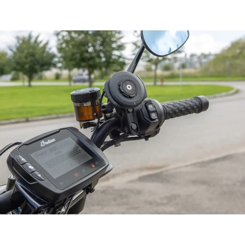 Quad Lock® baza nosača kvačila za motocikle postavljena u nosač glavnog cilindra kočnice/kvačila