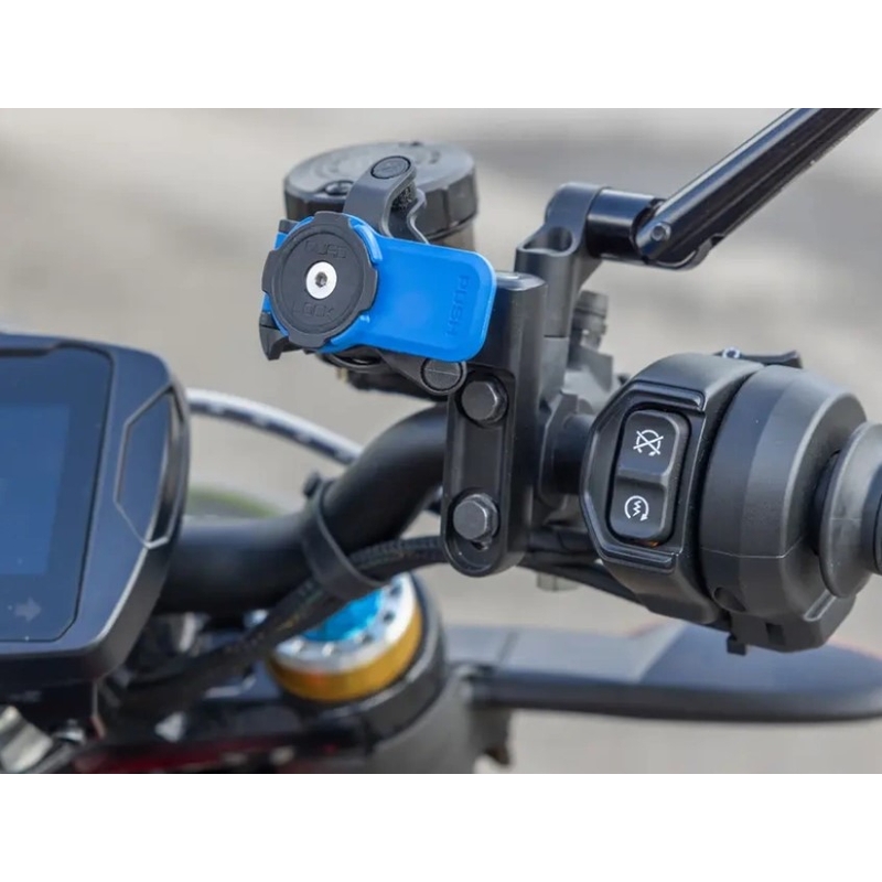 Quad Lock® baza nosača kvačila za motocikle postavljena u nosač glavnog cilindra kočnice/kvačila