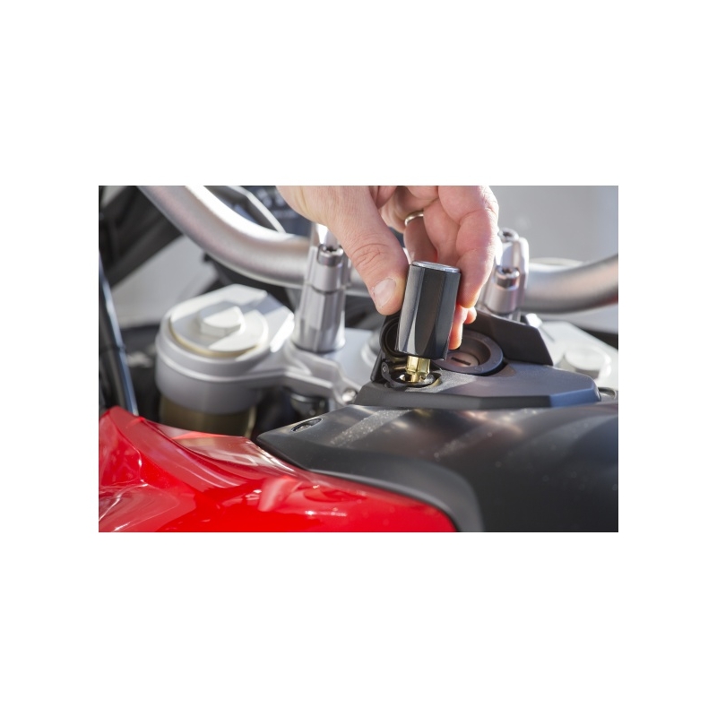 DIN adapter iz utičnice za mali motocikl u utičnicu za automobil