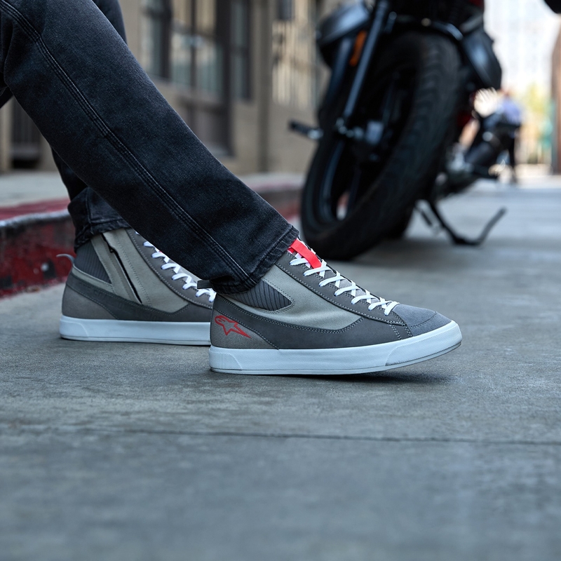 Alpinestars Stated motociklističke čizme svijetlo sive-fluo crveno-bijele
