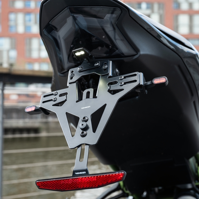 Držač registarske pločice s osvjetljenjem Highsider Akron RS PRO Kawasaki Z 900 RS crni