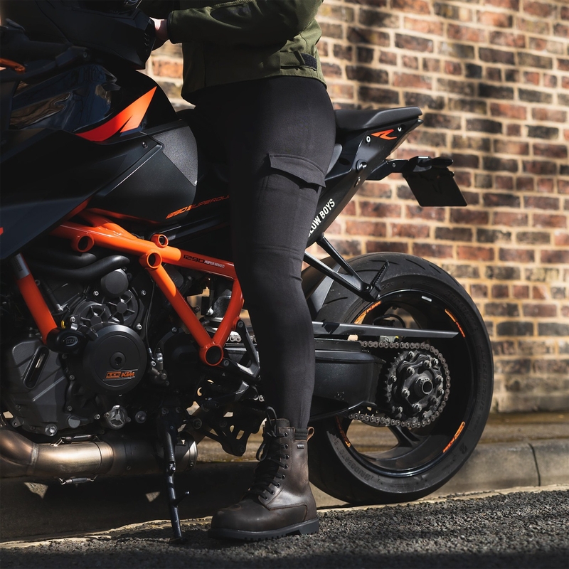 Ženske motociklističke tajice s aramidnom podstavom Oxford Super Cargo crne boje