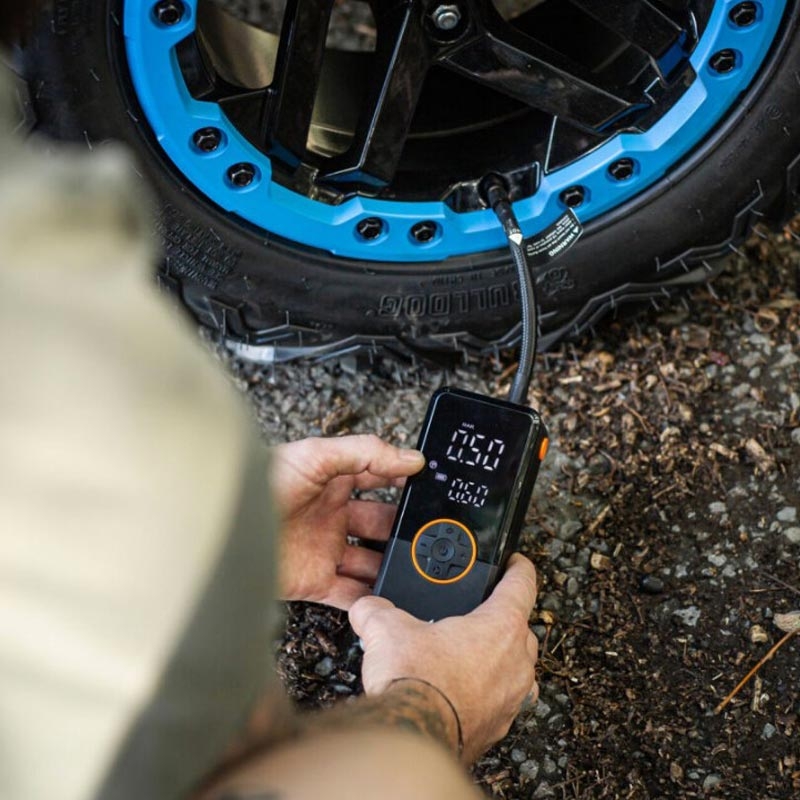 Baterijski kompresor s power bankom SHARK BP-150 crni