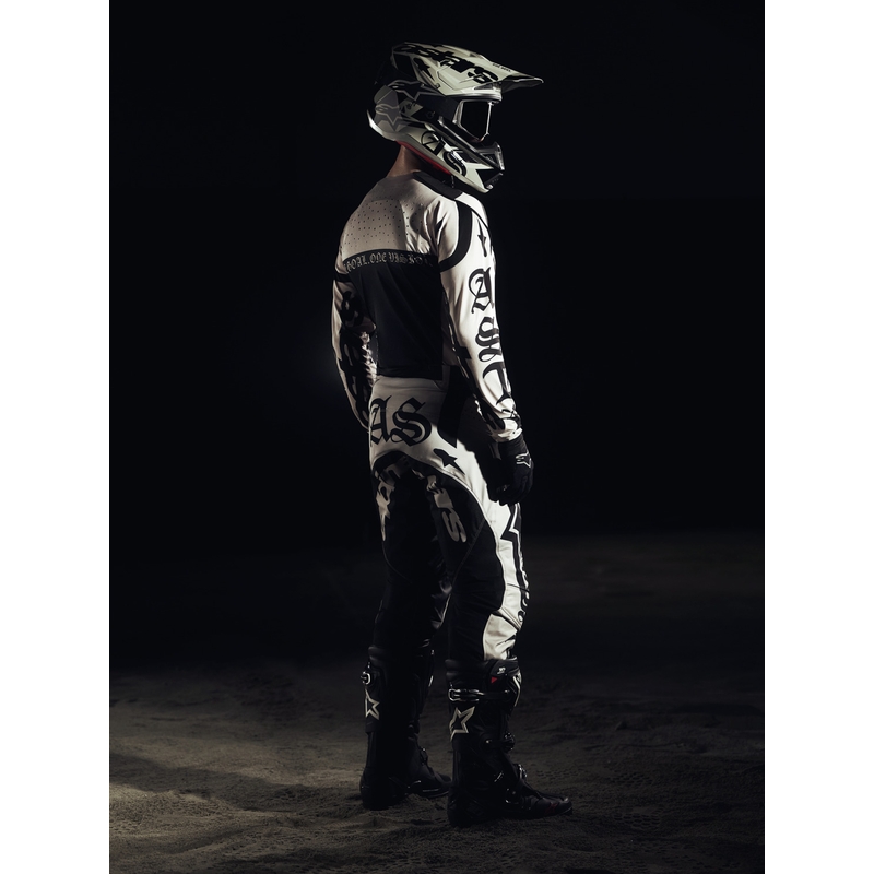 Alpinestars Supertech S-M7 kaciga za motokros ograničenog izdanja Wolf Dust boje pijeska i crne boje