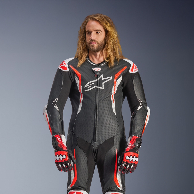 Alpinestars GP TECH V5 jednodijelno kožno motociklističko odijelo crno-bijelo-fluo crveno