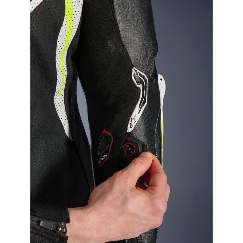Alpinestars GP TECH V5 jednodijelno kožno motociklističko odijelo crno-bijelo-fluo žuto