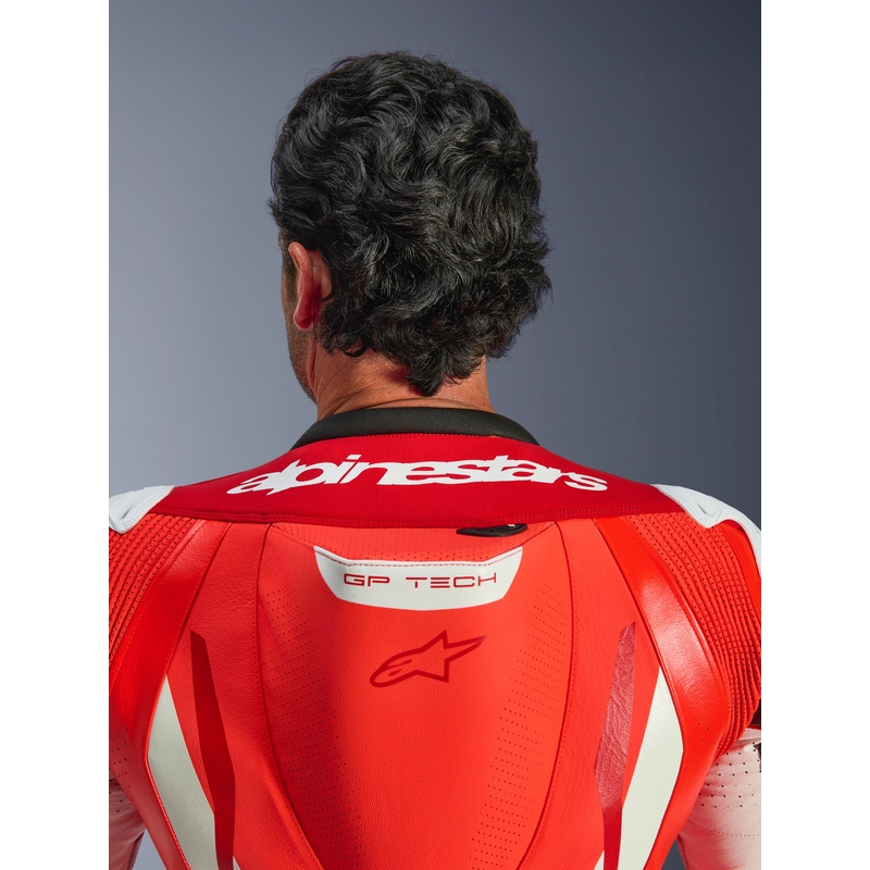 Alpinestars GP TECH V5 jednodijelno motociklističko kožno odijelo fluo crveno-crveno-bijelo