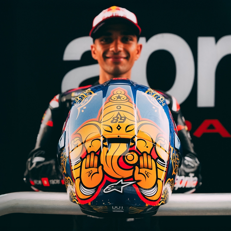 Integralna motociklistička kaciga Alpinestars Supertech R10 Marthainator limited edition JORGE MARTIN plava biserno zlatna crvena