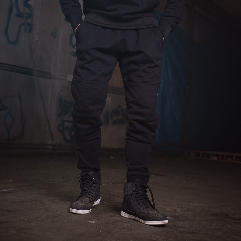 Crne kratke motociklističke hlače Oxford Armourlite AA Joggers