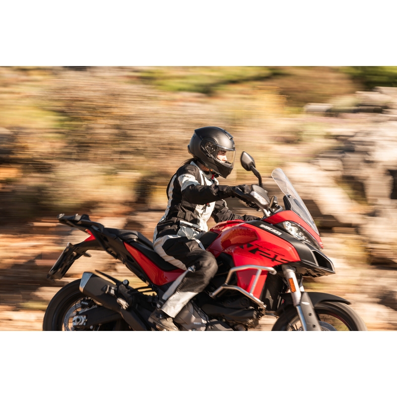 Cardo Beyond GTS integralna motociklistička kaciga crne boje