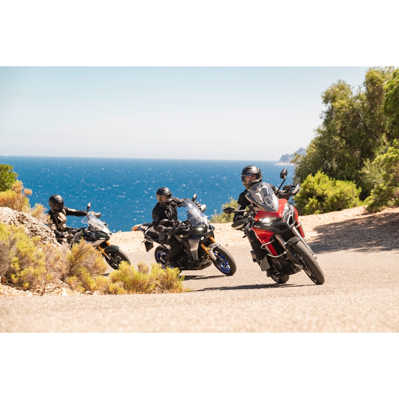 Cardo Beyond GTS integralna motociklistička kaciga crne boje
